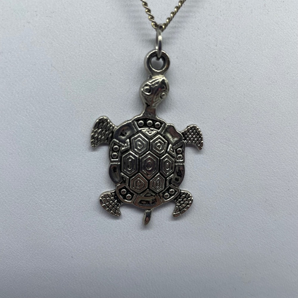 Silver Tone Sea Turtle Pendant Necklace 18‎ Inch Chain Coastal Boho Jewelry